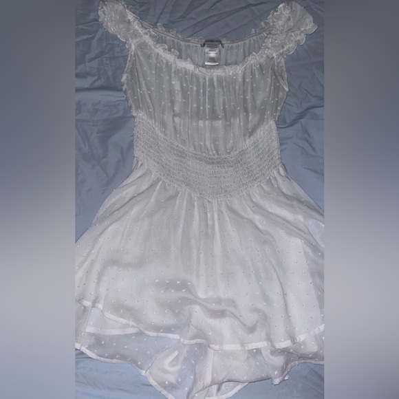 White romper - Picture 1 of 3